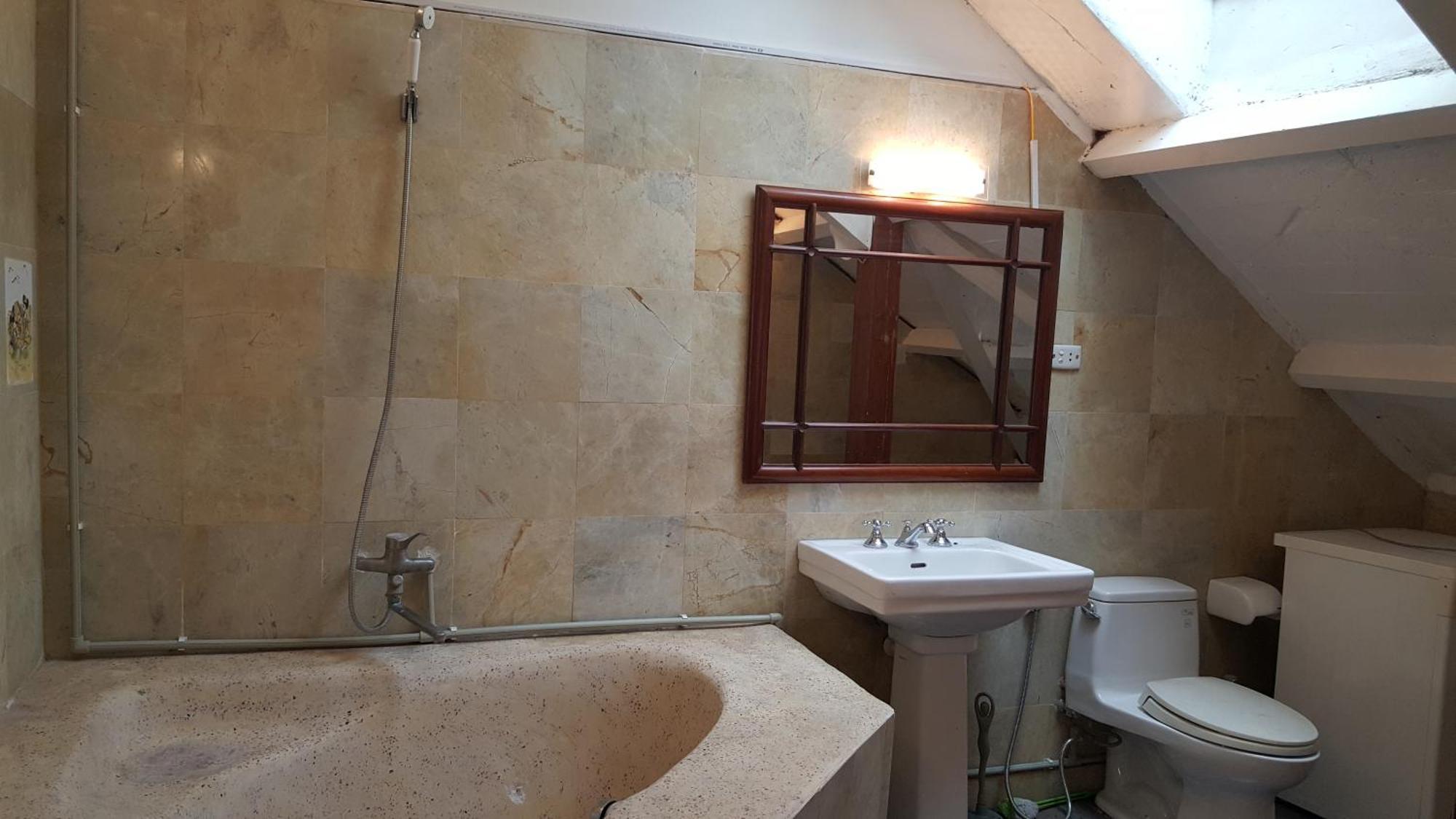 Price Ho Tay With Garden & Pool For Long * Hanoi
